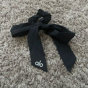 ALO Yoga Black Hair Bow